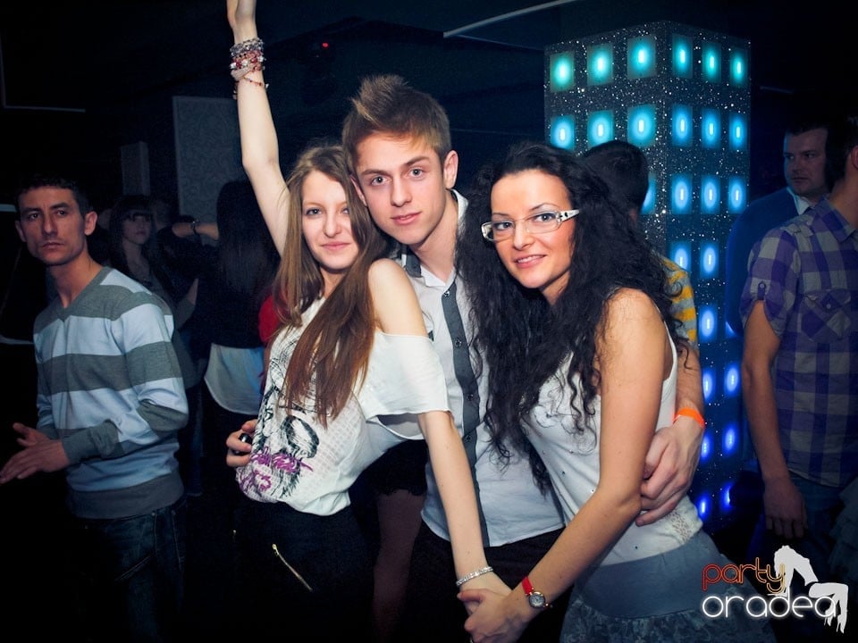 Vineri seara petrecem în Club Life,