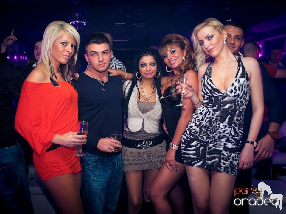 Vineri seara petrecem în Club Life,