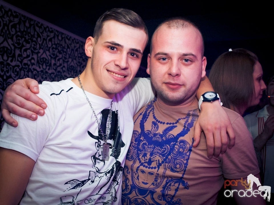Vineri seara petrecem în Club Life,