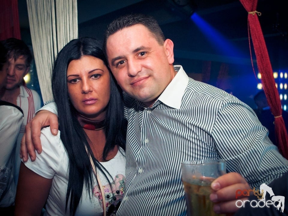 Vineri seara petrecem în Club Life,