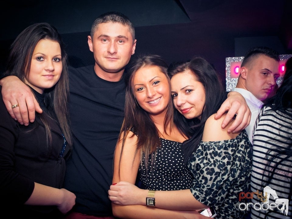 Vineri seara petrecem în Club Life,