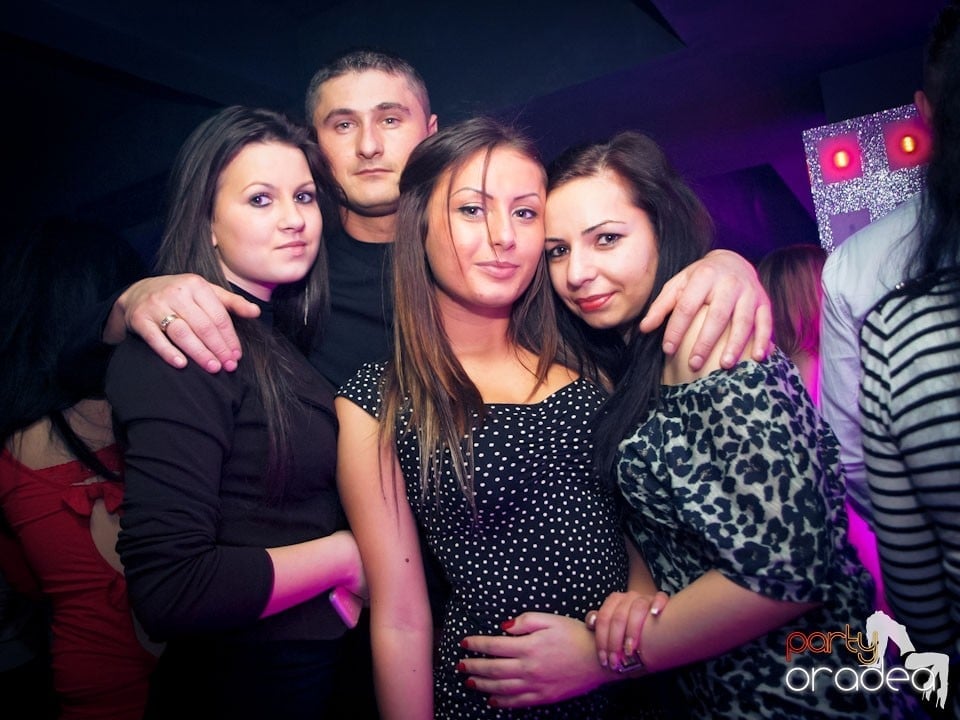 Vineri seara petrecem în Club Life,