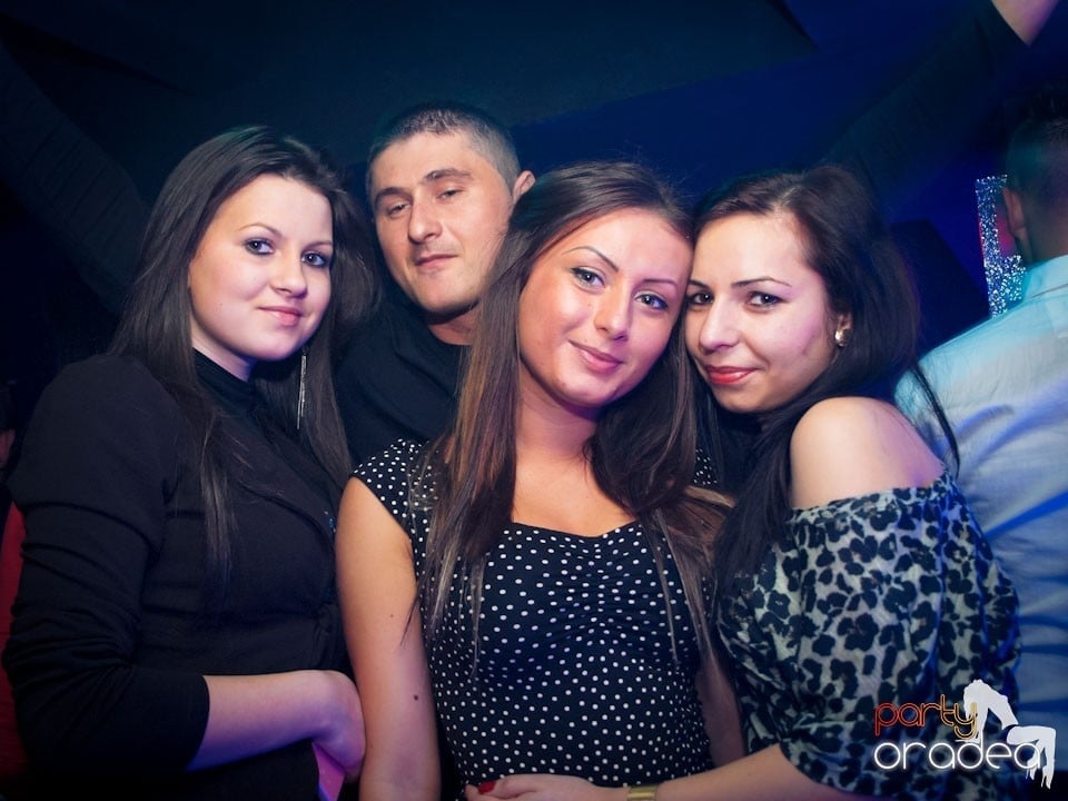 Vineri seara petrecem în Club Life,