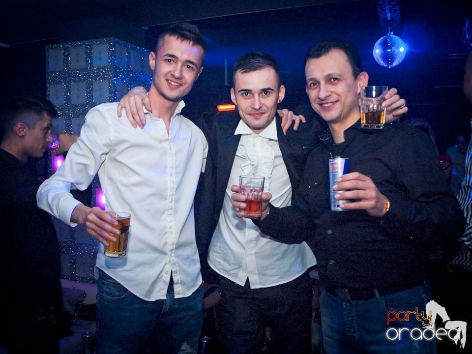 Vineri seara petrecem în Club Life,