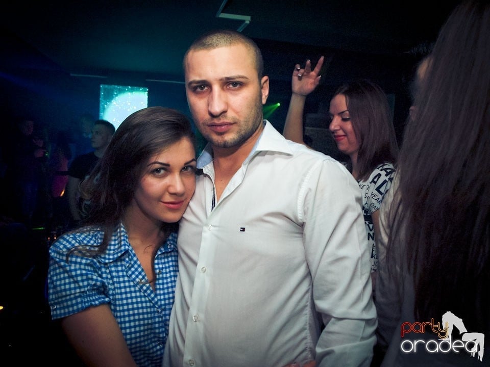 Vineri seara petrecem în Club Life,