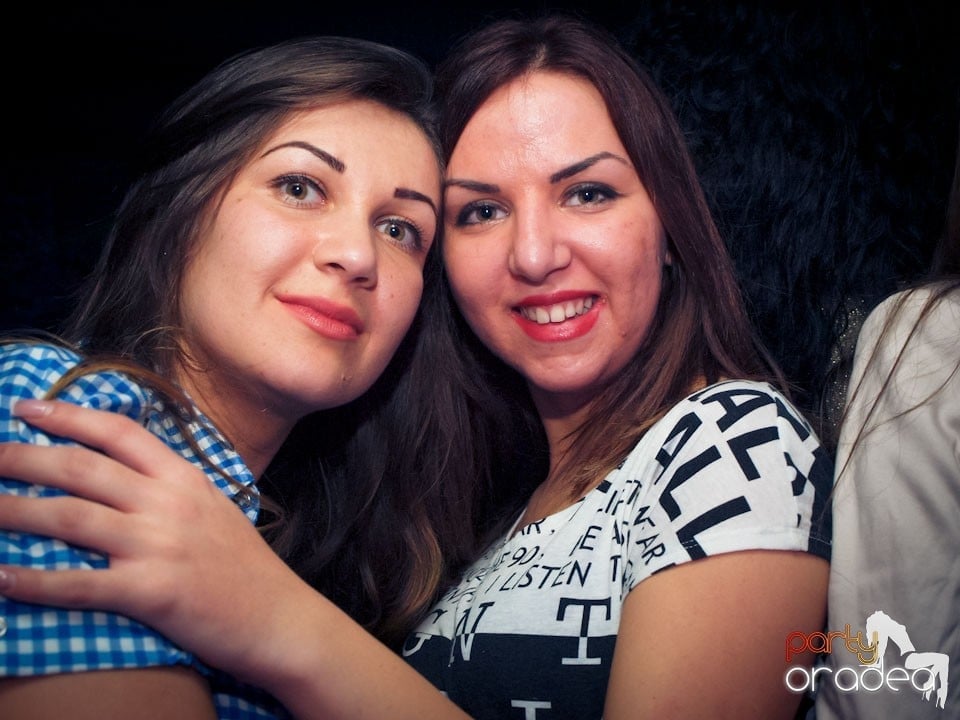 Vineri seara petrecem în Club Life,