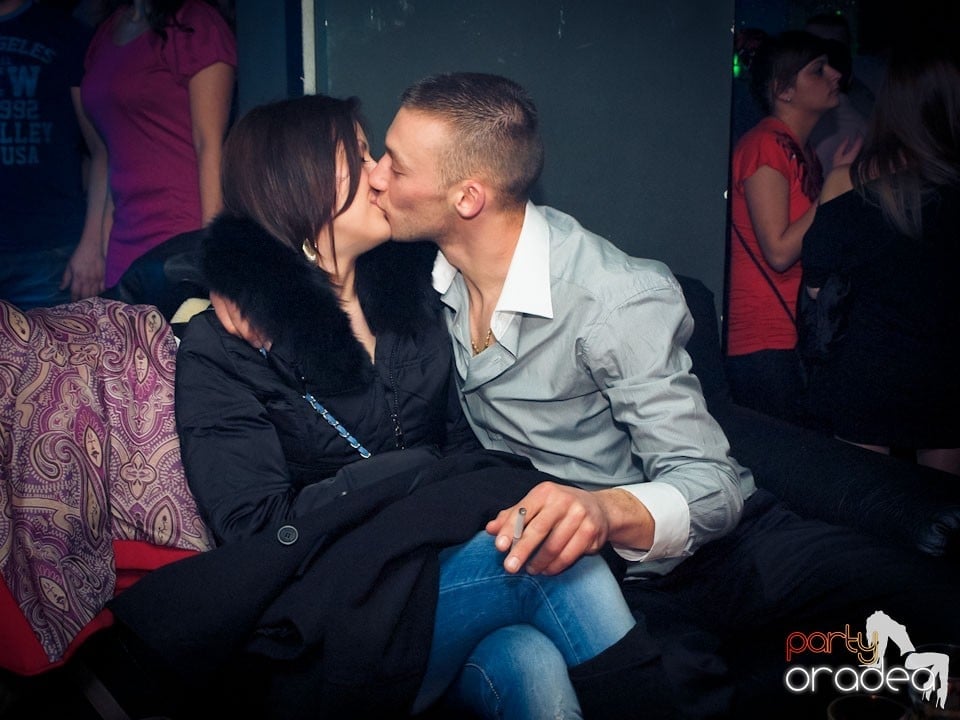 Vineri seara petrecem în Club Life,
