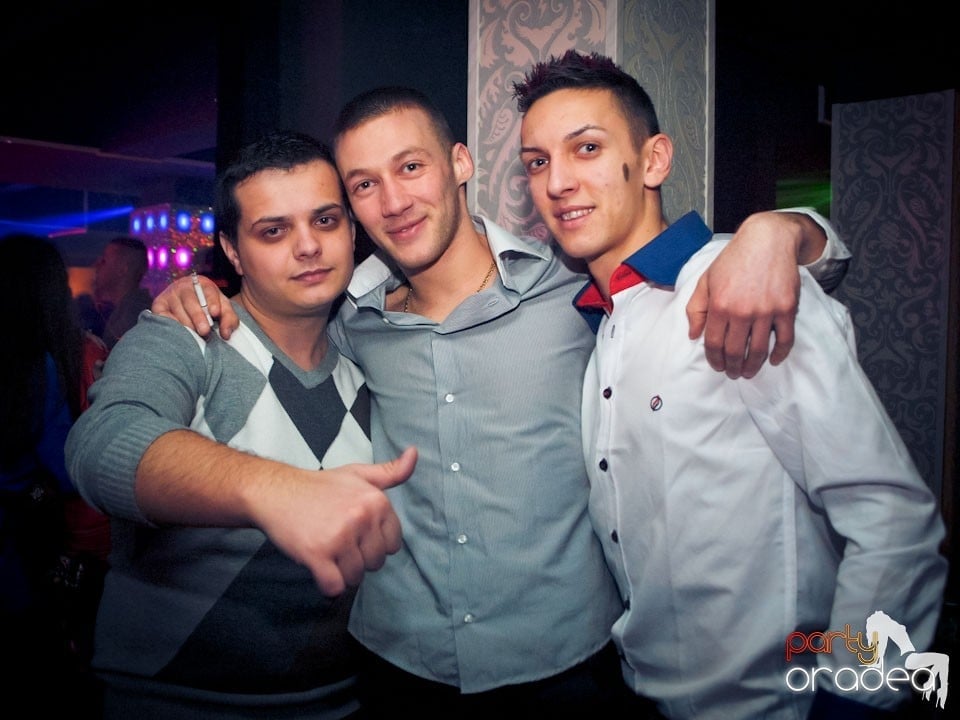 Vineri seara petrecem în Club Life,