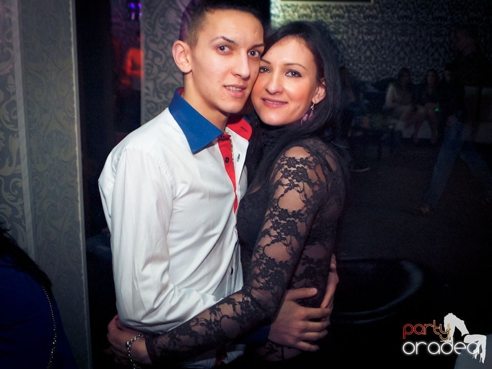Vineri seara petrecem în Club Life,