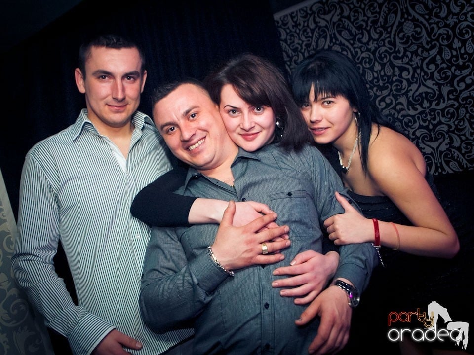 Vineri seara petrecem în Club Life,