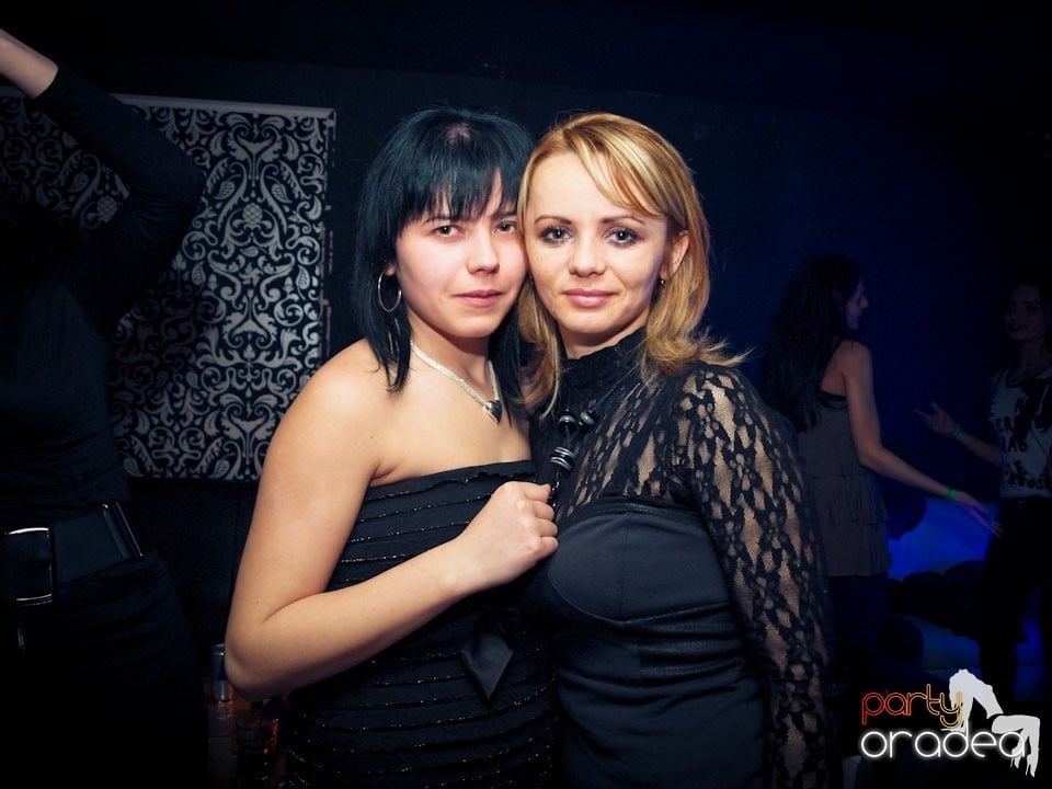 Vineri seara petrecem în Club Life,