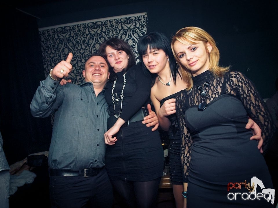 Vineri seara petrecem în Club Life,