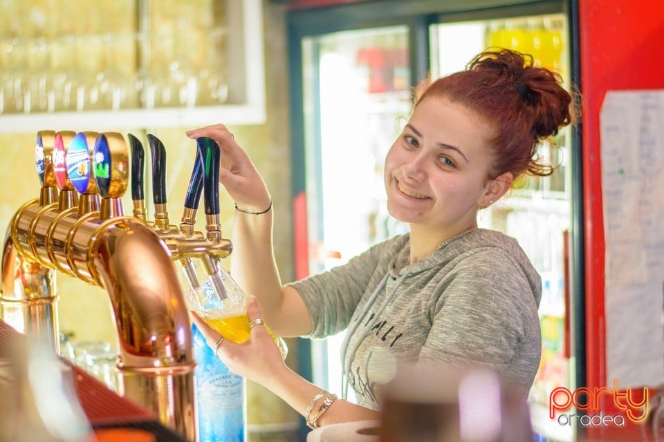 Voie bună în Bodega, Bodega