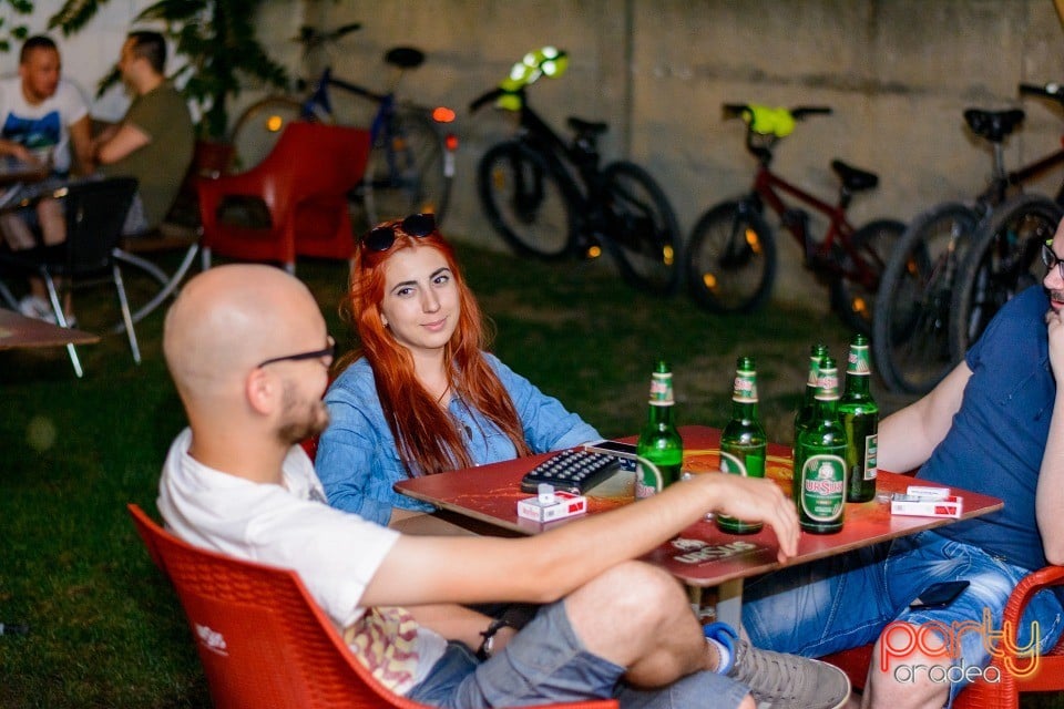 Voie bună în Bodega, Bodega