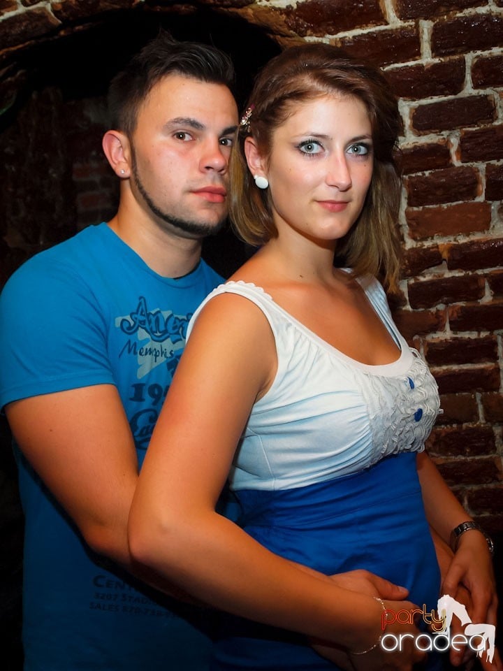 Voie bună în Club Escape, 