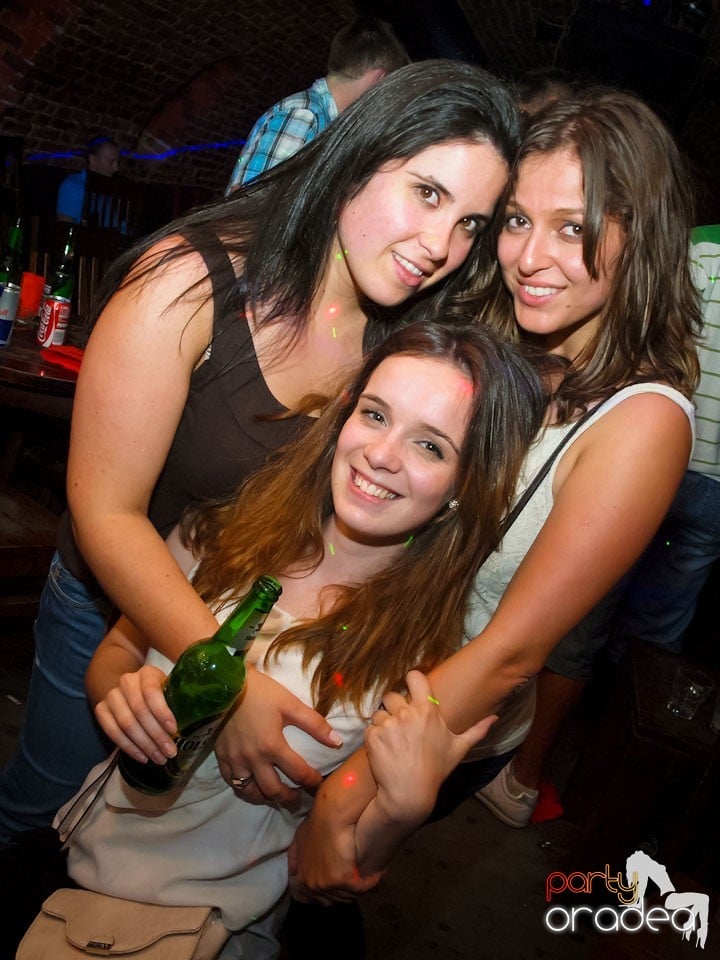 Voie bună în Club Escape, 