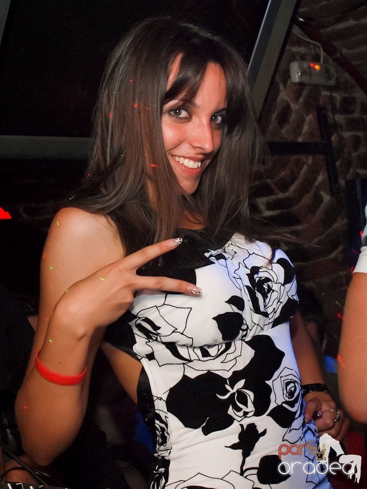 Voie bună în Club Escape, 