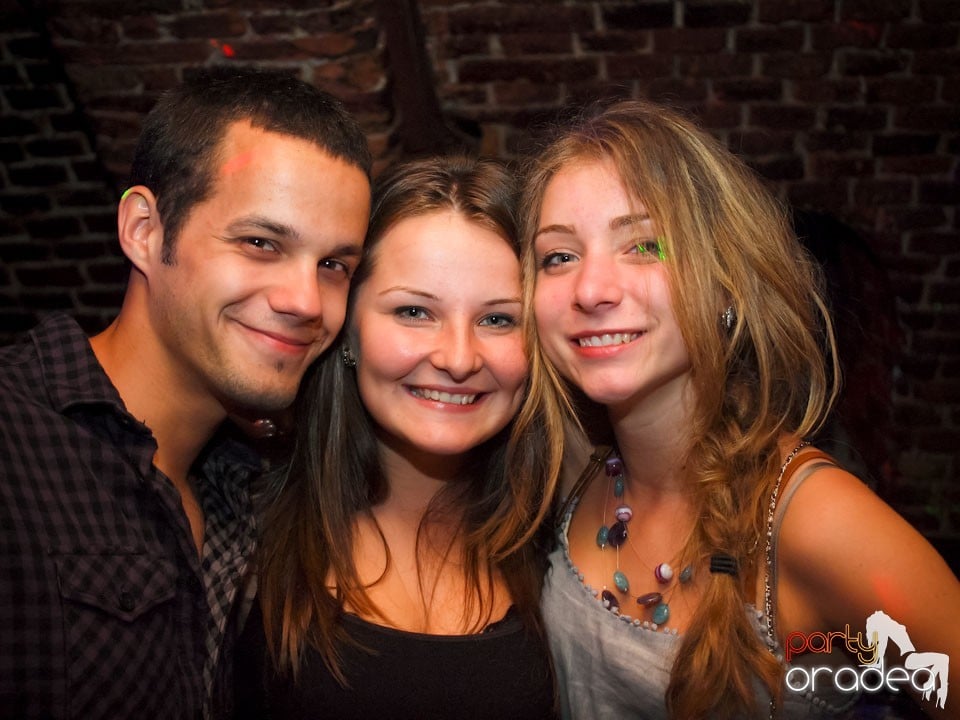 Voie bună în Club Escape, 