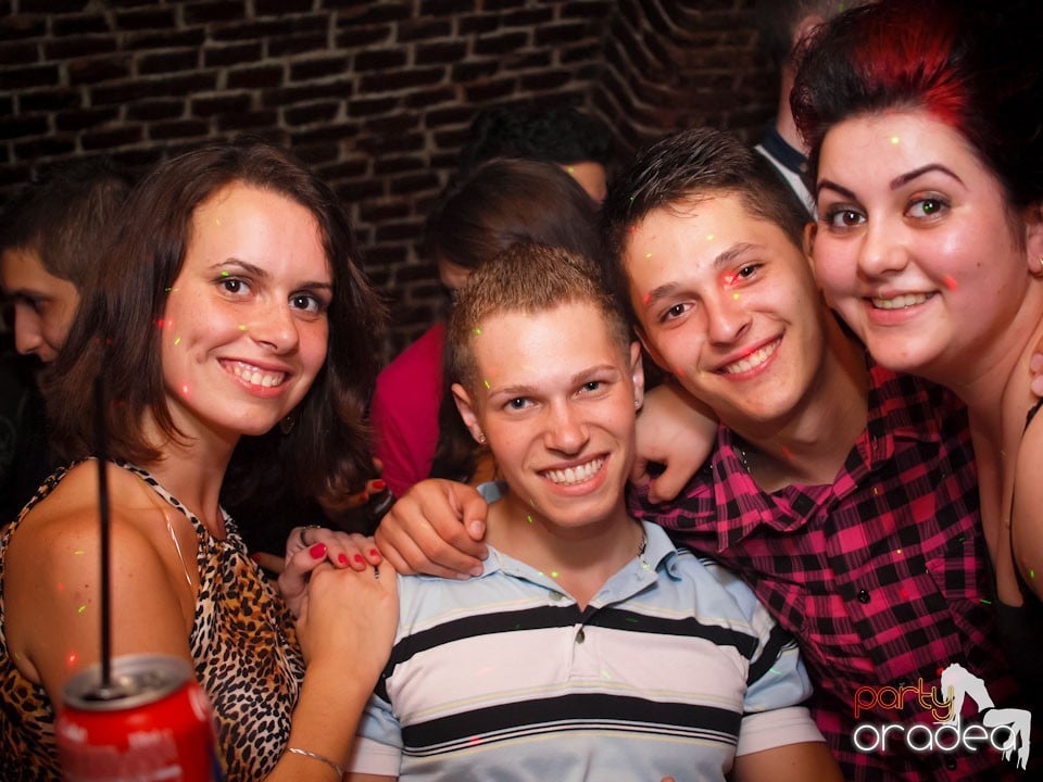 Voie bună în Club Escape, 