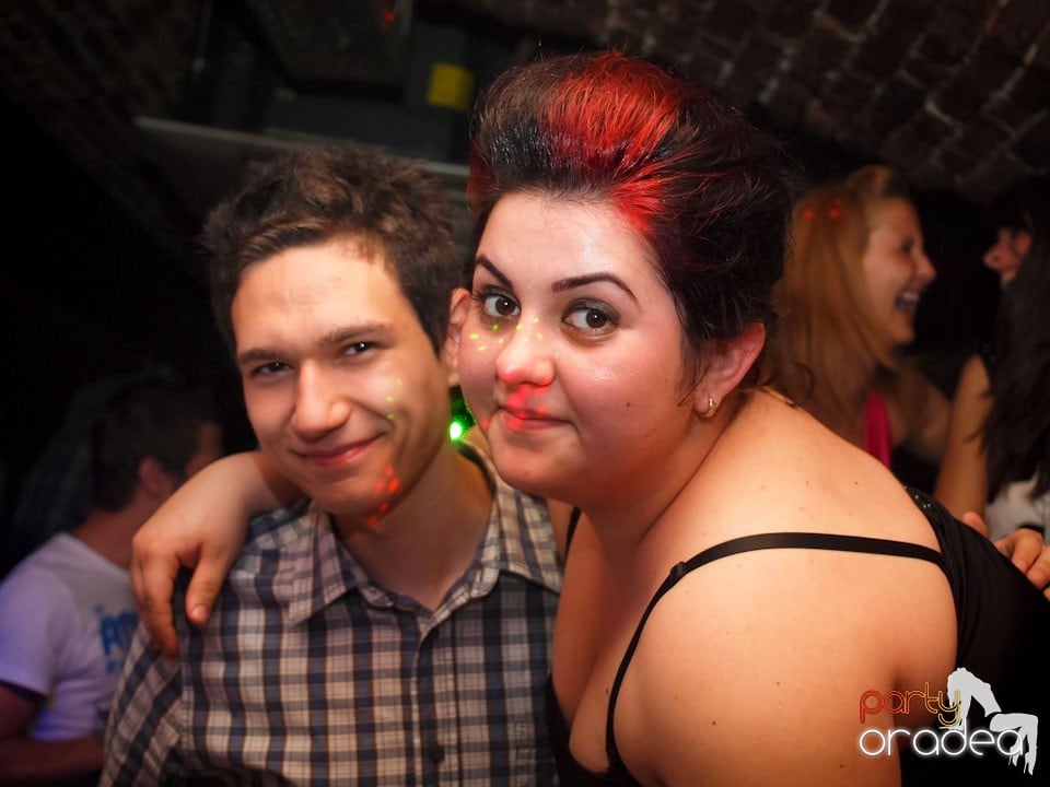 Voie bună în Club Escape, 