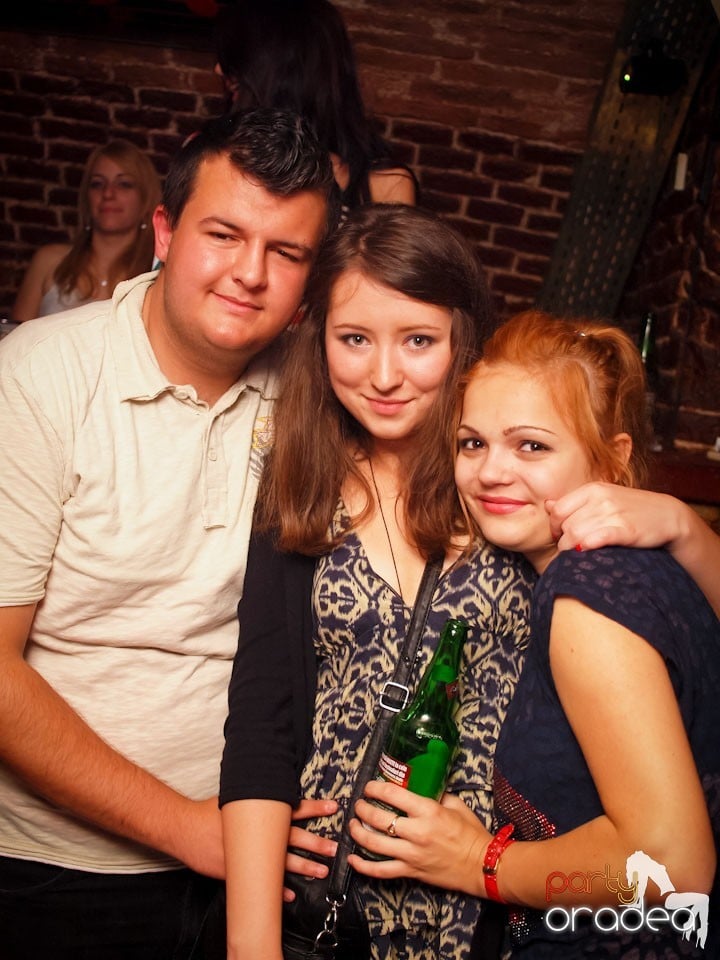 Voie bună în Club Escape, 