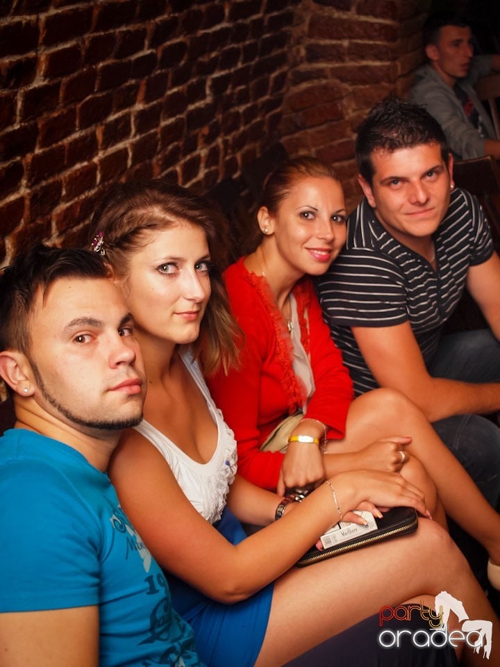 Voie bună în Club Escape, 