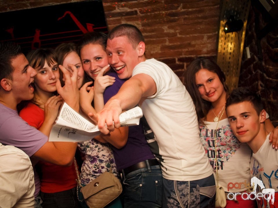 Voie bună în Club Escape, 