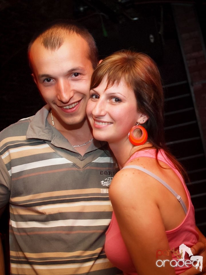 Voie bună în Club Escape, 