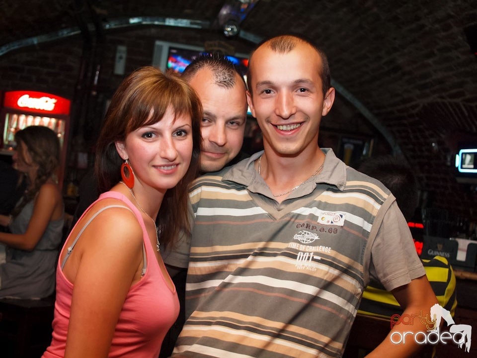 Voie bună în Club Escape, 