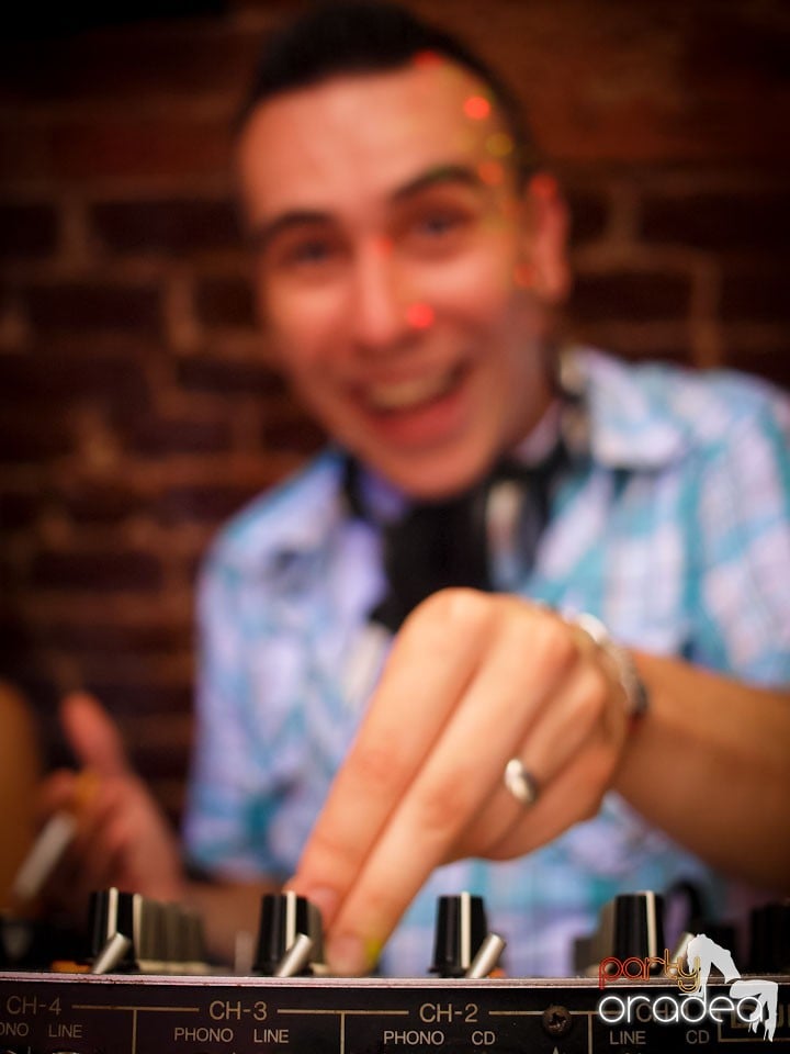 Voie bună în Club Escape, 