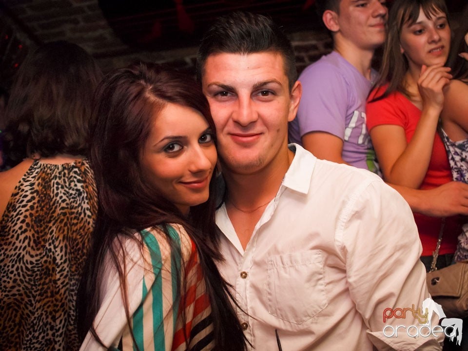 Voie bună în Club Escape, 