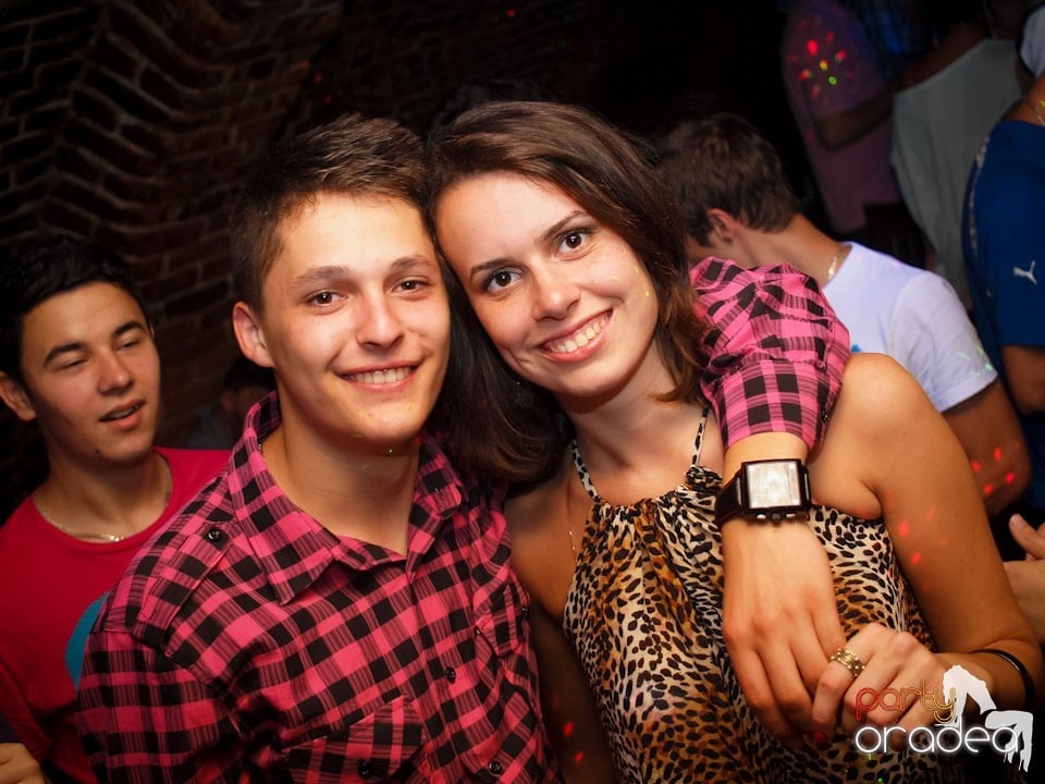 Voie bună în Club Escape, 