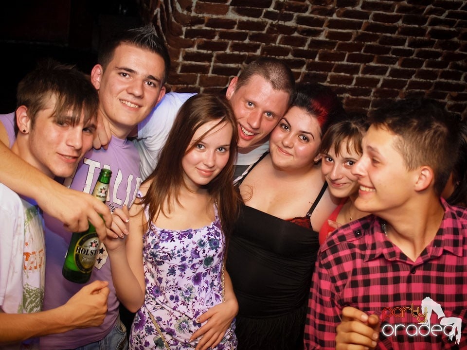 Voie bună în Club Escape, 