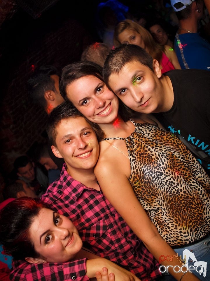 Voie bună în Club Escape, 