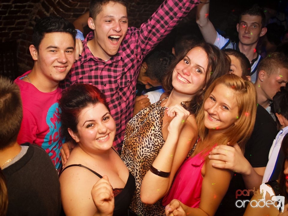 Voie bună în Club Escape, 