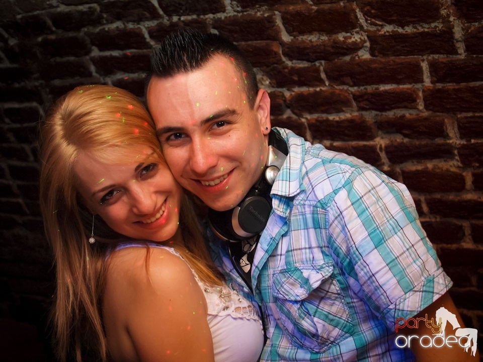 Voie bună în Club Escape, 