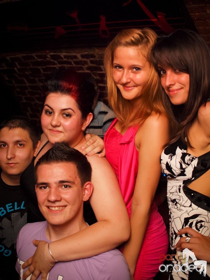 Voie bună în Club Escape, 