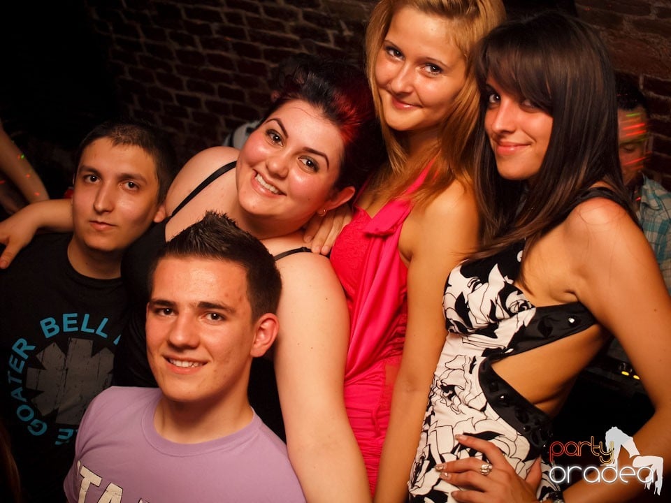 Voie bună în Club Escape, 