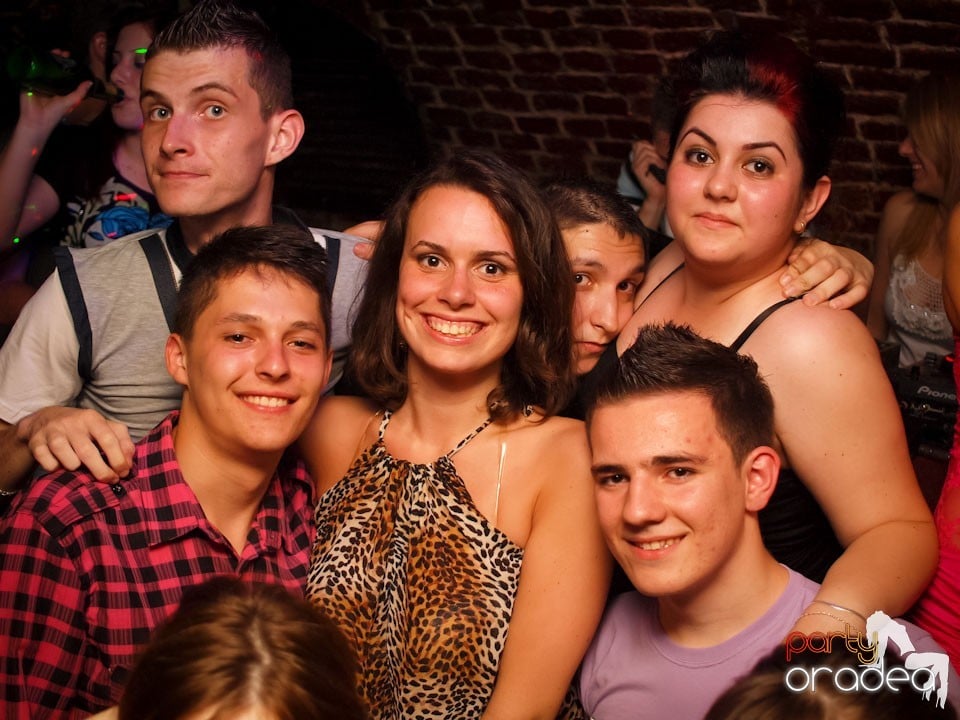 Voie bună în Club Escape, 