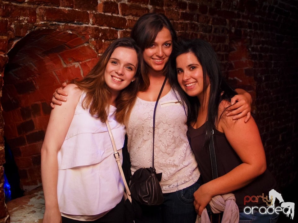 Voie bună în Club Escape, 