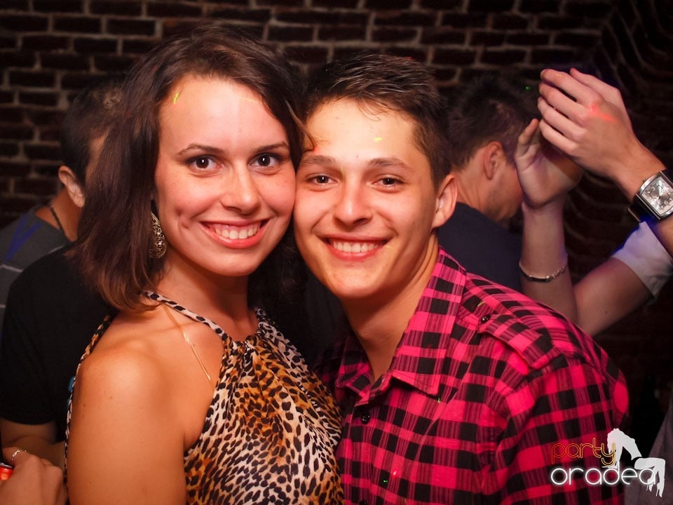 Voie bună în Club Escape, 