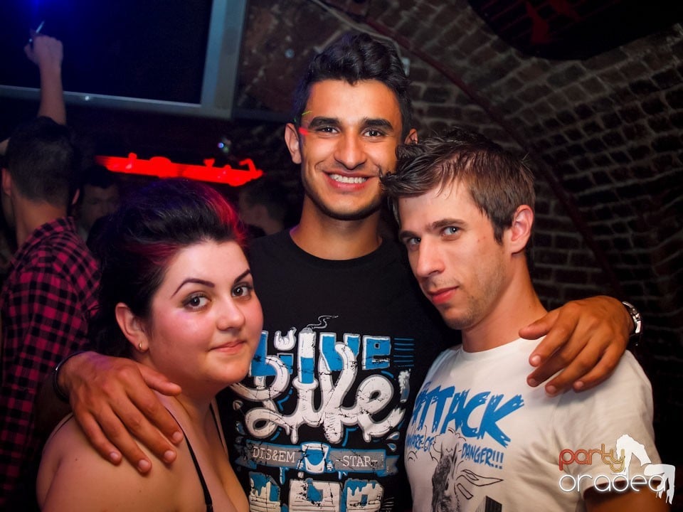 Voie bună în Club Escape, 