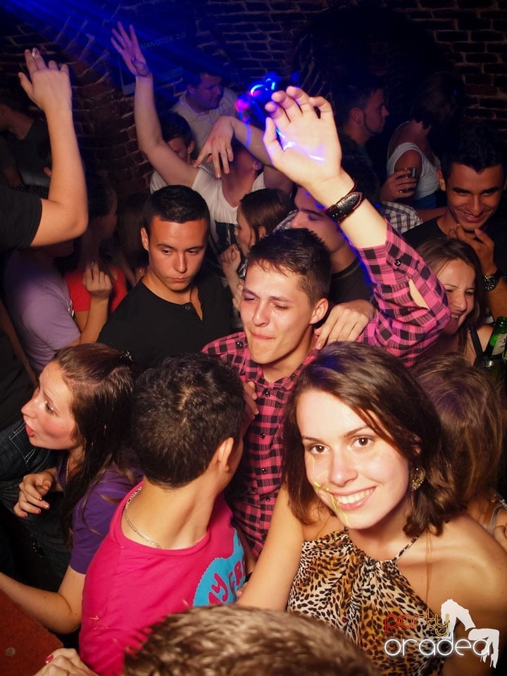 Voie bună în Club Escape, 