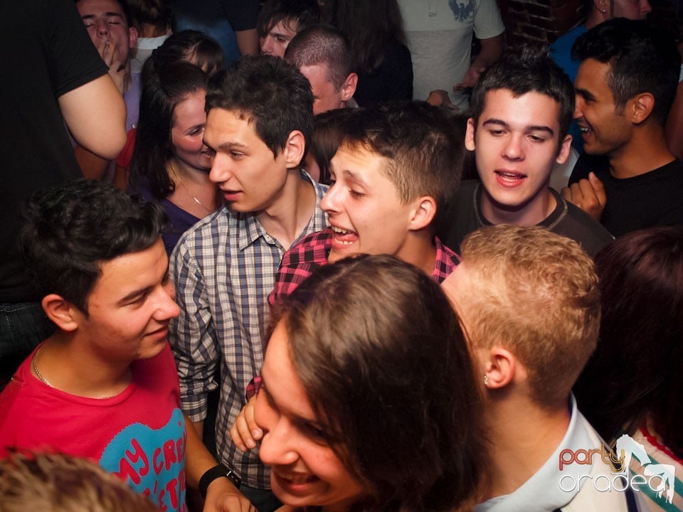 Voie bună în Club Escape, 