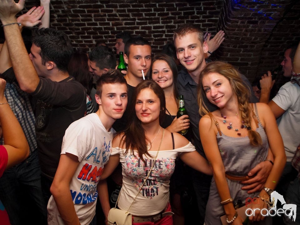 Voie bună în Club Escape, 