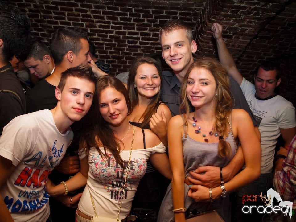 Voie bună în Club Escape, 