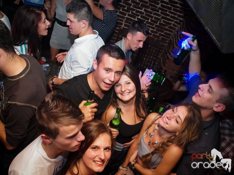 Voie bună în Club Escape, 