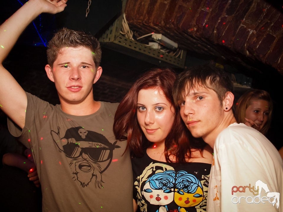 Voie bună în Club Escape, 