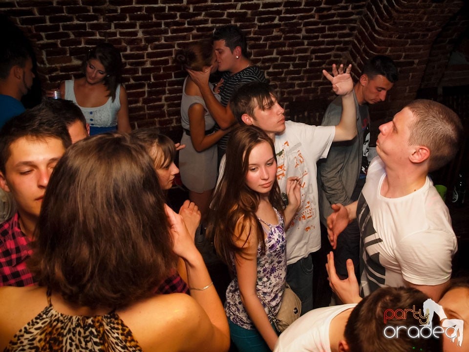 Voie bună în Club Escape, 