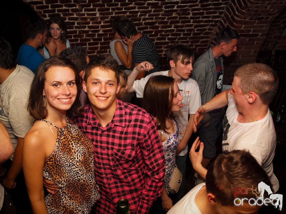 Voie bună în Club Escape, 